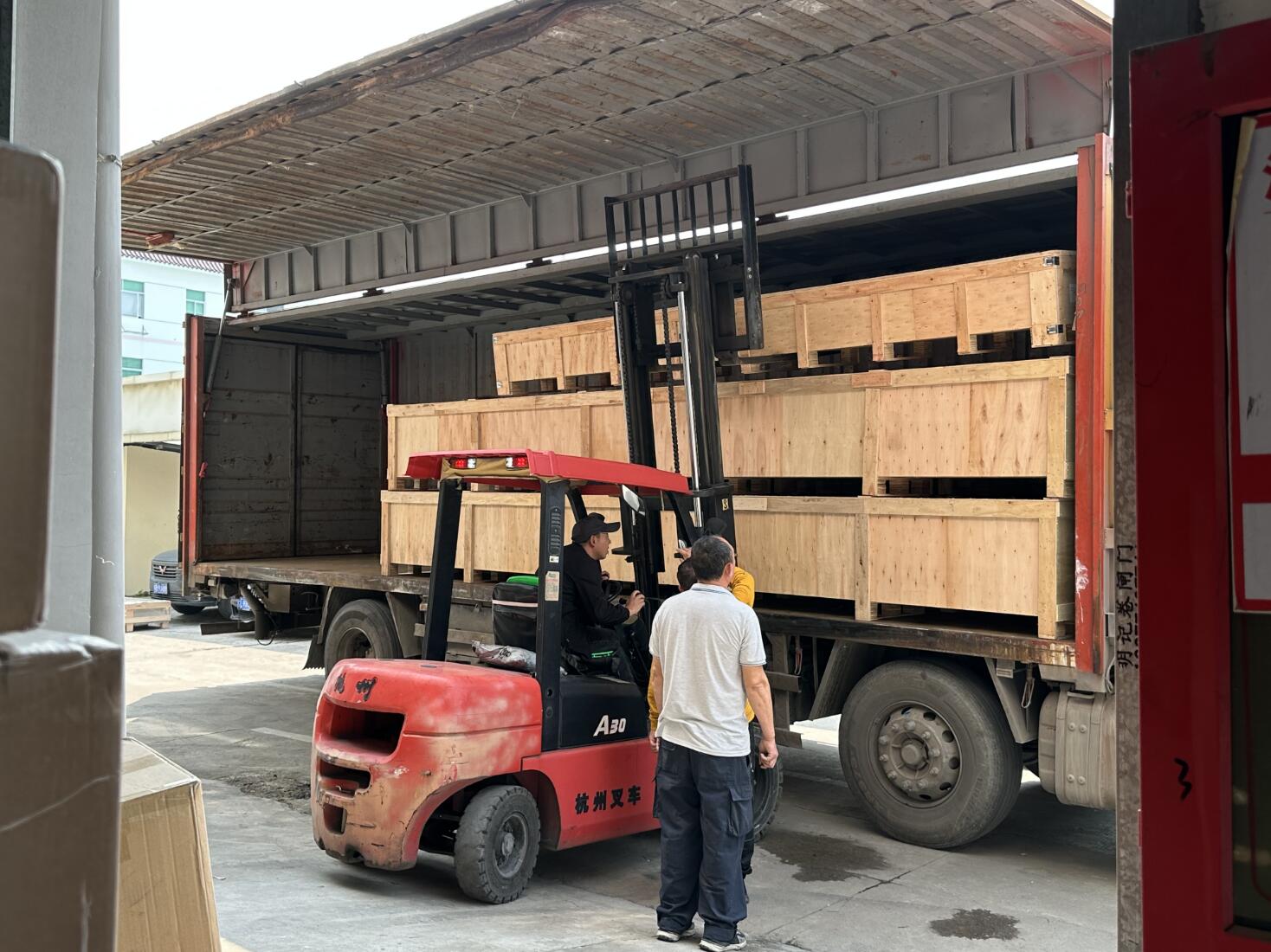 port handling oversized cargo